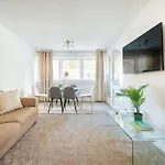 Beautiful 3-Bed House-The Centre