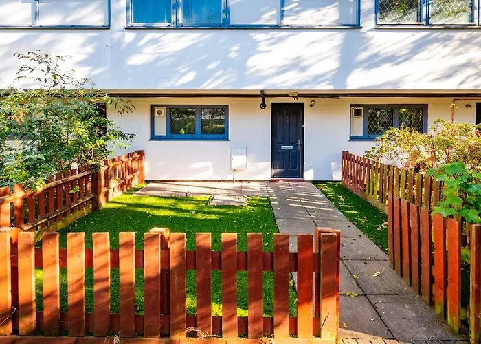 Beautiful 3-Bed House-The Centre